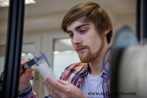 Impresión 3D por chorro de aglutinante (Binder Jet) explicada: proceso, beneficios y limitaciones