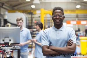 Fabricación moderna: cerrando la brecha de habilidades con una nueva fuerza laboral