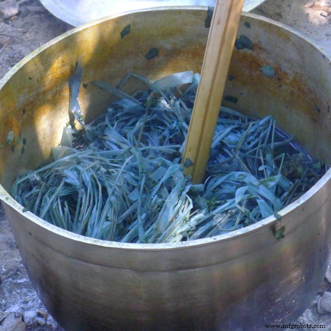 Dominando el teñido con hoja fresca de índigo: Un enfoque sostenible