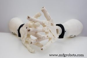Ingenieros de Virginia Tech usan impresión 3D para crear mano protésica que cambia la vida de Josie Fraticelli