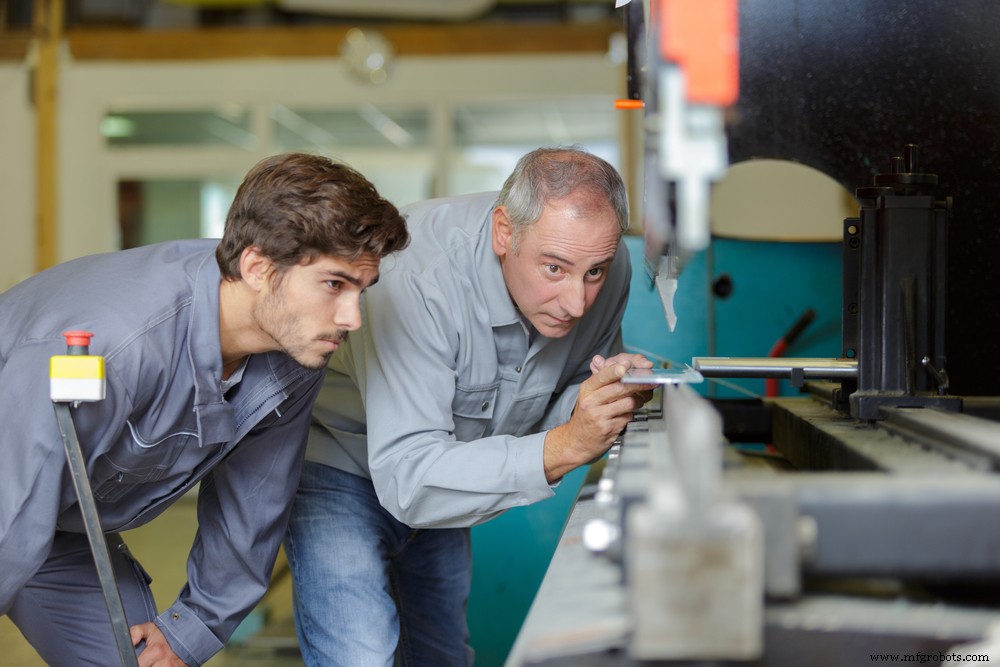 Dominando los 4 grandes desafíos de la manufactura en EE. UU.: Estrategias probadas para el crecimiento