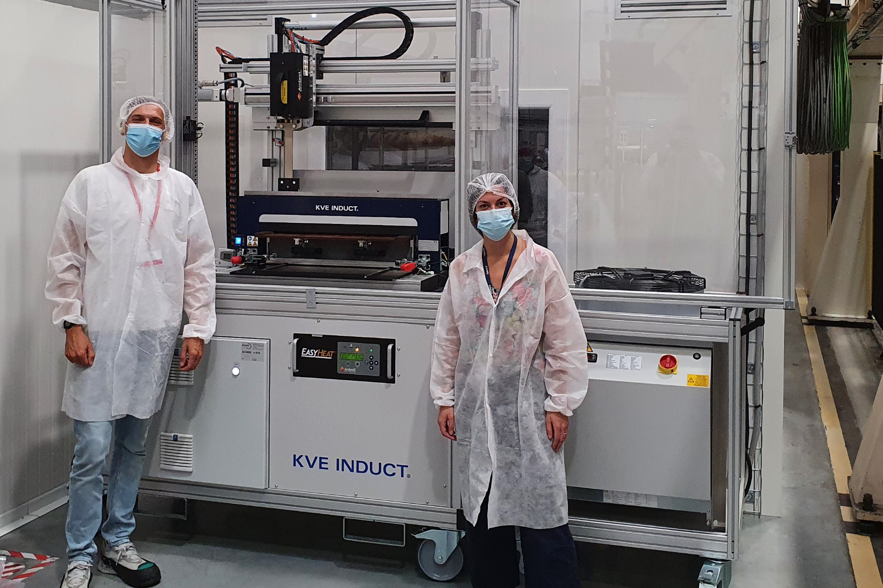 KVE Composites despliega primera celda móvil soldadura inducción comercial en instalación Daher Nantes
