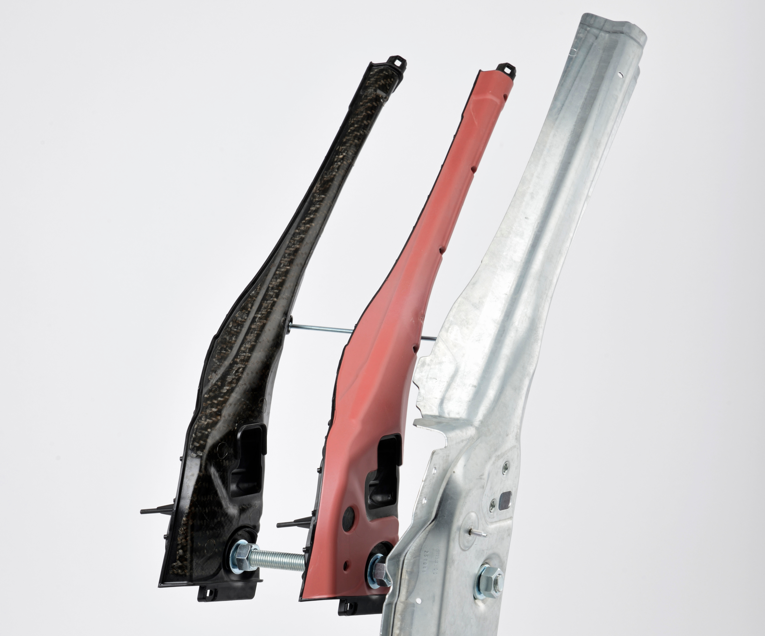 Pilar A híbrido metal-compuesto con inserto de acero: Nuevo estándar en refuerzo estructural