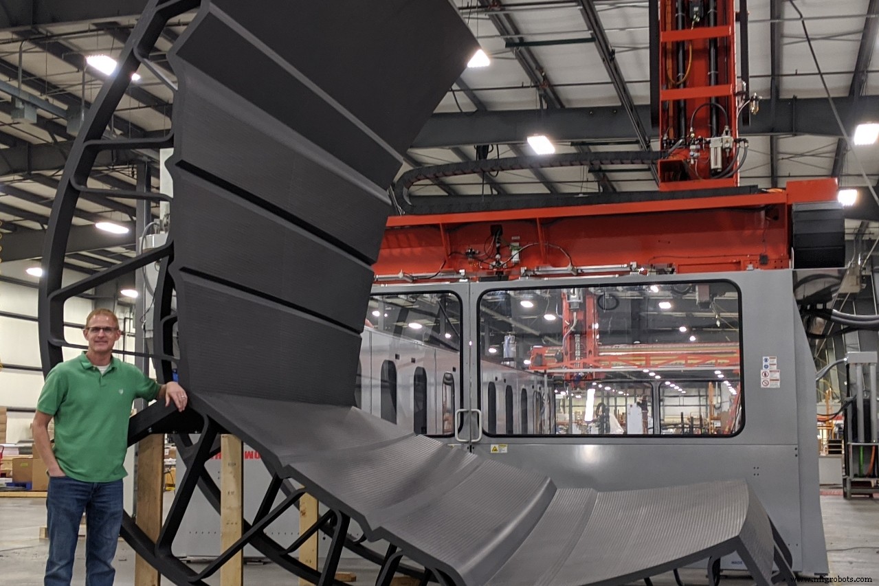 Thermwood presenta innovadora tecnología de moldes impresos en 3D para grandes embarcaciones