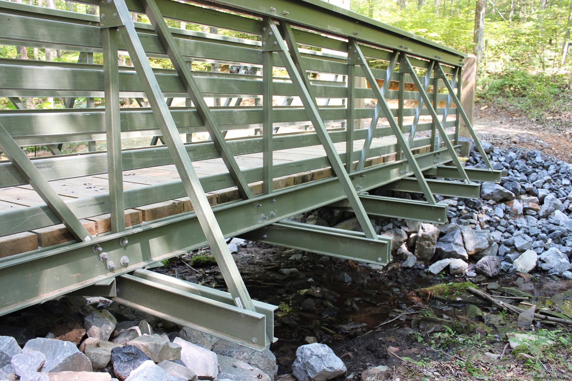 Bedford Reinforced Plastics lanza ReadySpan: Sistema de puente peatonal FRP pre-diseñado, duradero