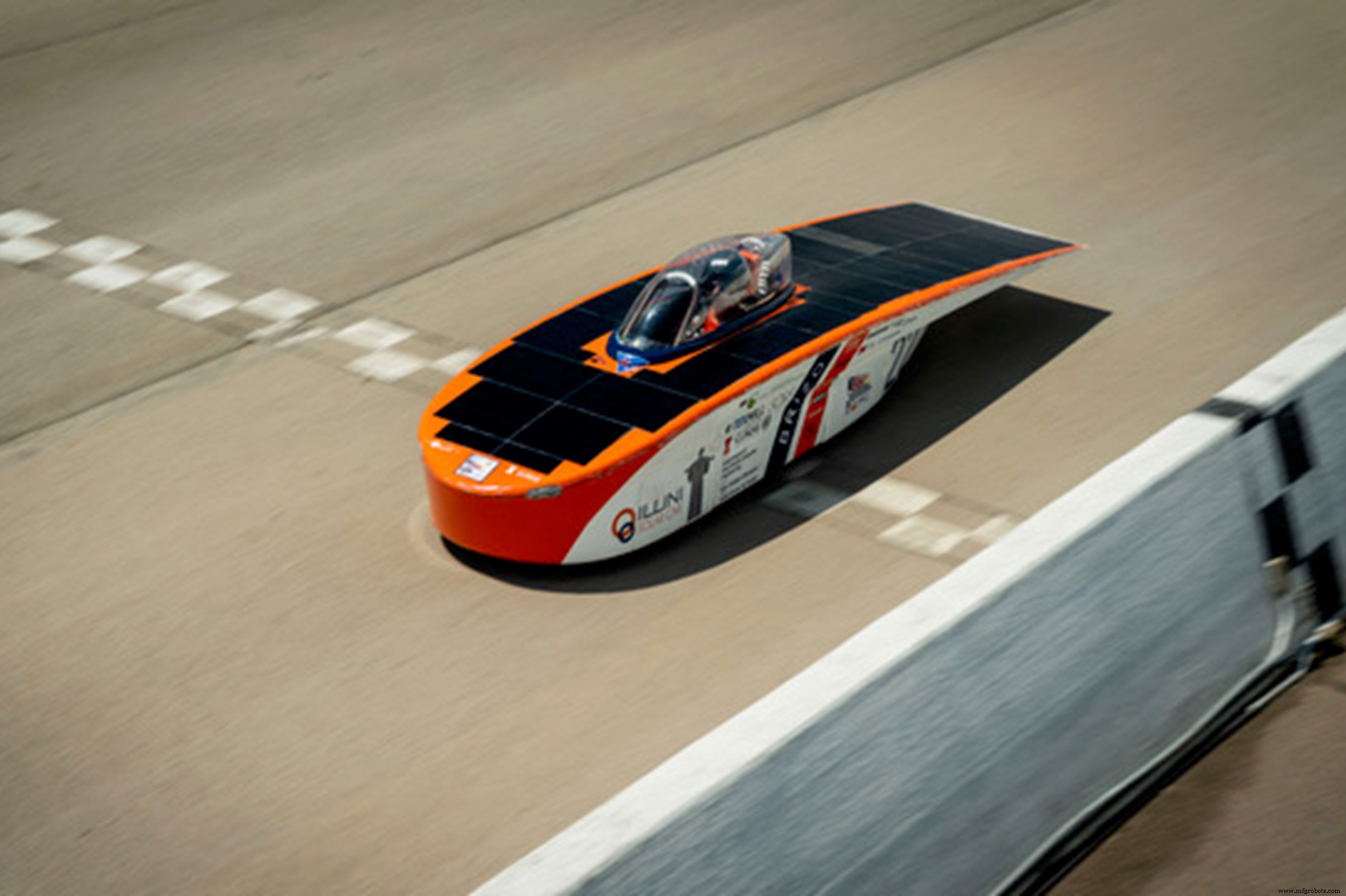 El coche solar composite de Illini Solar Car triunfa en el American Solar Challenge