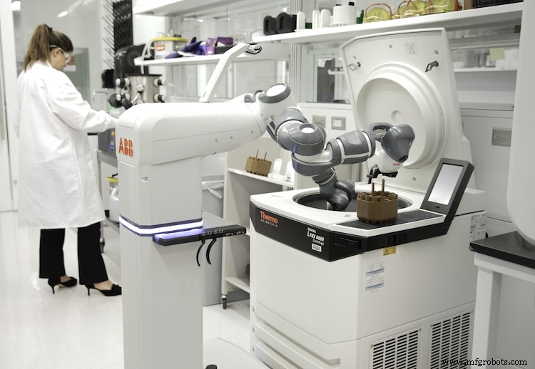 ABB presenta robot móvil YuMi avanzado para revolucionar operaciones de laboratorio
