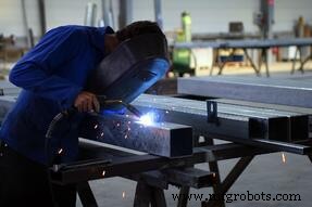 8 consejos de expertos para reducir costes en fabricación de chapa metálica