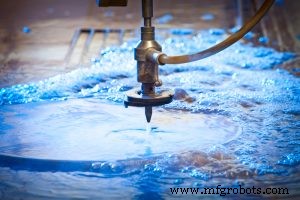 Por qué el corte por waterjet es la mejor opción para vidrio: 3 ventajas clave