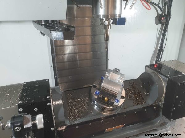 Elegir la configuración correcta de máquina de 5 ejes: Guía completa