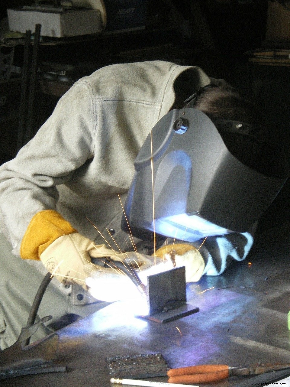 Entendiendo la fabricación de metal: Procesos y aplicaciones