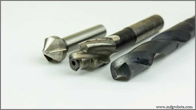 Avellanado vs. Avellanado cilíndrico: 5 claves para fijación de PCB