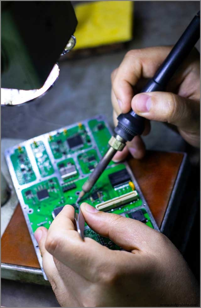 7 Factores Clave para Determinar el Grosor Ideal del Recubrimiento Conforme en PCB