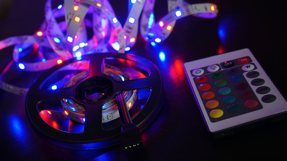 Tiras LED de Emisión Lateral: Iluminación Eficiente y Versátil para Cualquier Espacio