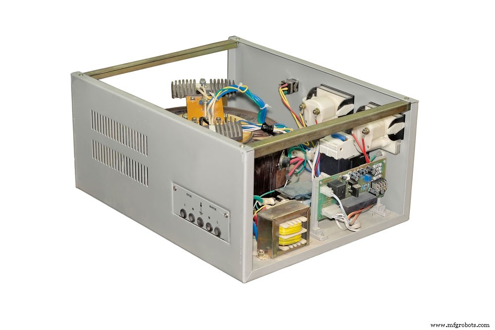 Guía Completa del Regulador de Voltaje LM7815: Uso, Características y Aplicaciones