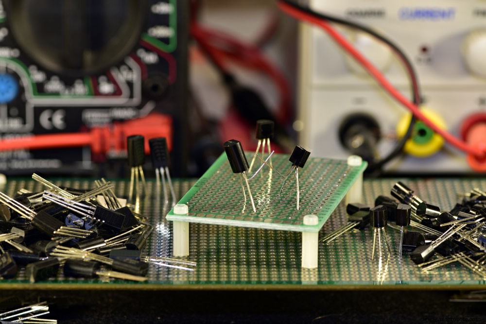 Transistor SL100 Explicado: Diseño, Especificaciones y Aplicaciones