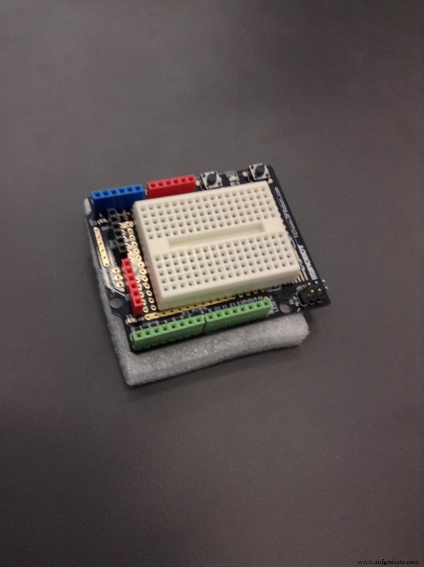 Montaje de Arduino Protoshield: Guía Paso a Paso con Fotos