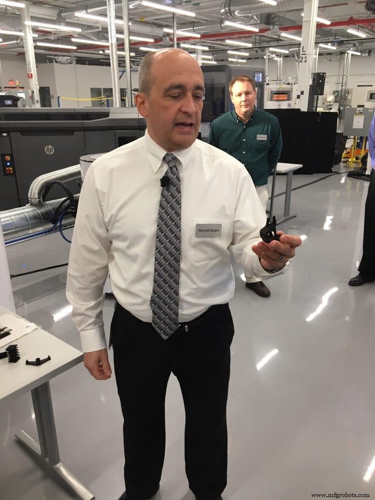 Cómo los Fabricantes de Automóviles Mejoran la Producción con Robots Colaborativos e Impresión 3D
