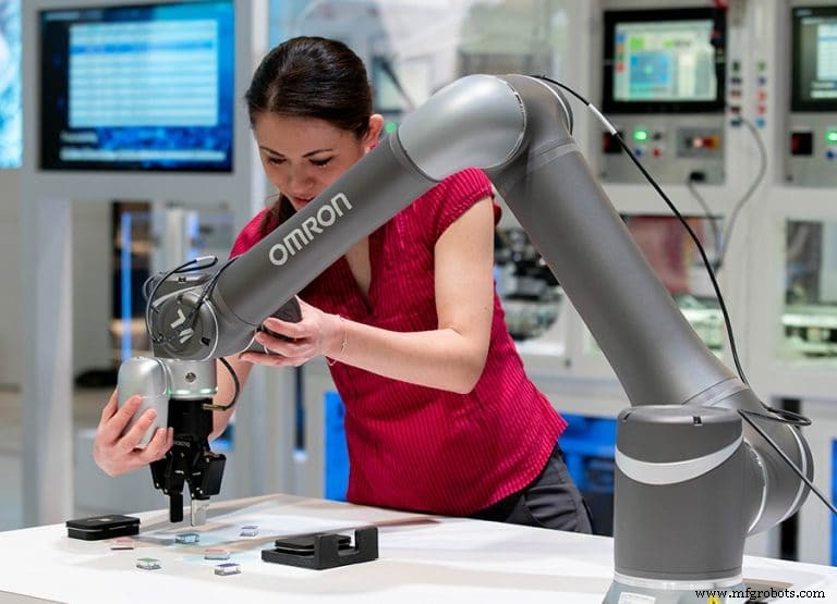 Cómo los Fabricantes de Automóviles Mejoran la Producción con Robots Colaborativos e Impresión 3D