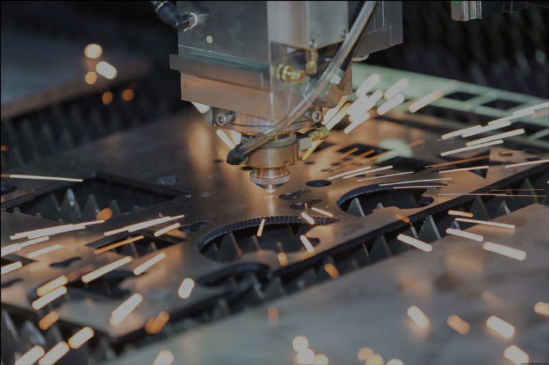 Elegir entre mecanizado CNC e impresión 3D para producción de patrones maestros