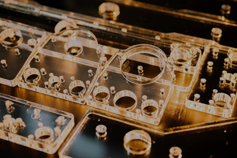 Mecanizado CNC de piezas de acrílico: Guía experta completa