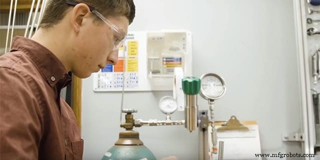 Swagelok honra a los Eagle Scouts con experiencia de Ingeniero por un Día