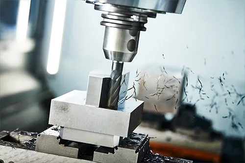 Torneado CNC vs. Fresado CNC: Diferencias Clave Explicadas