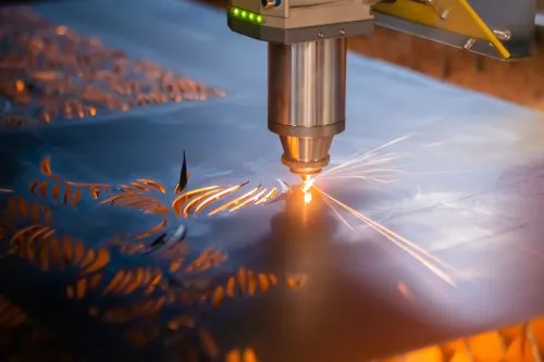 Corte Láser CNC Explicado: Proceso, Tipos y Beneficios Clave