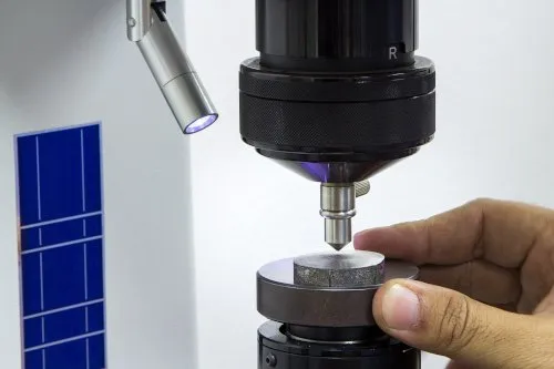 Comprender la dureza de los materiales: Guía para comparar materiales de ingeniería