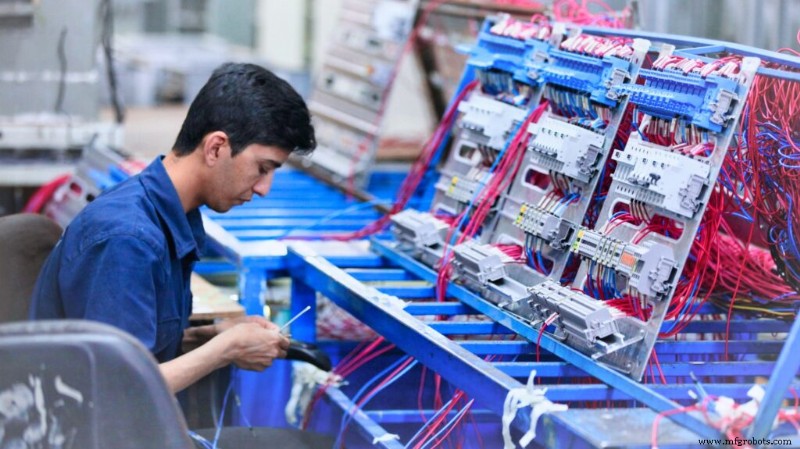 Top 15 Soluciones Robóticas Impulsando la Eficiencia en el Sector Electrónico