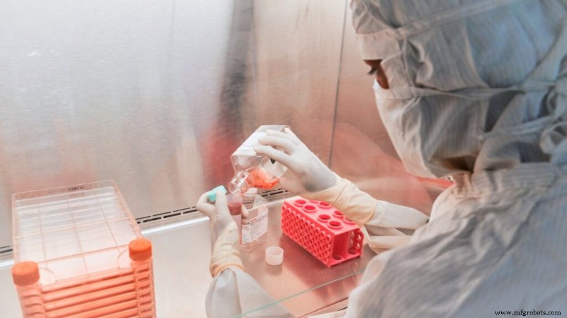 7 beneficios clave de implementar robótica en la industria química