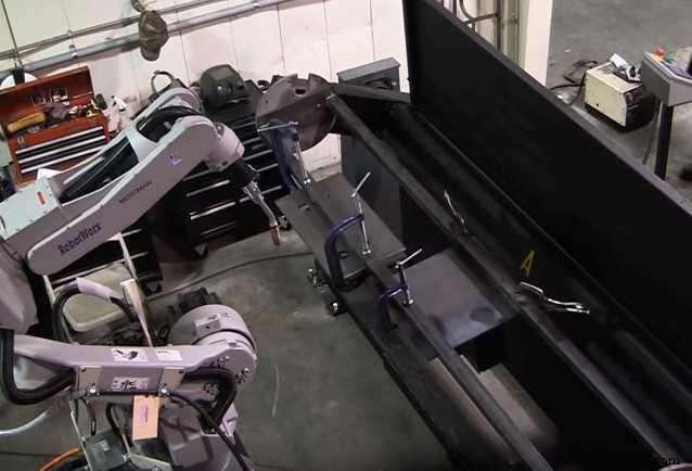 Mejore Manufactura Esbelta con Celda de Soldadura Motoman ArcWorld V6000
