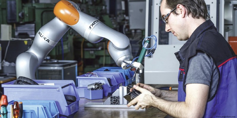 Garantizando la Seguridad en Operaciones con Robots Colaborativos (Cobots)