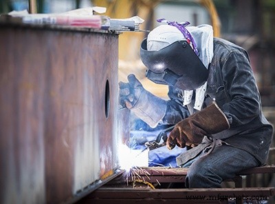 Fabricación Metálica: Equilibrando Coste y Calidad para Resultados Óptimos