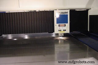 Cómo elegir la tecnología de corte de metal adecuada: Plasma, Láser o Chorro de Agua