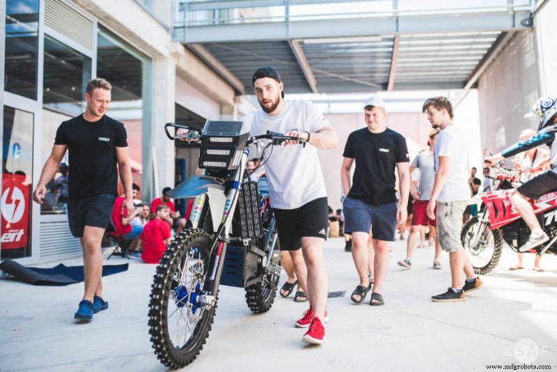 Estudiantes de la Universidad AGH revolucionan la producción de motos eléctricas con impresión 3D SLS
